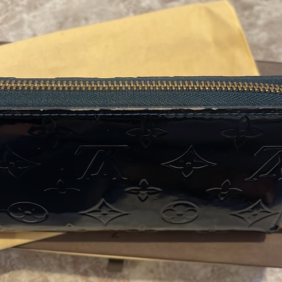 LOUIS VUITTON VERNIS ZIPPY WALLET - Picture 9 of 11